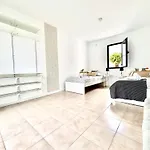Waikiki, Private Pool, Beaches & Nightlife Vila Corralejo