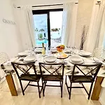 Vila Waikiki, Private Pool, Beaches & Nightlife *