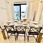 Vila Waikiki, Private Pool, Beaches & Nightlife *