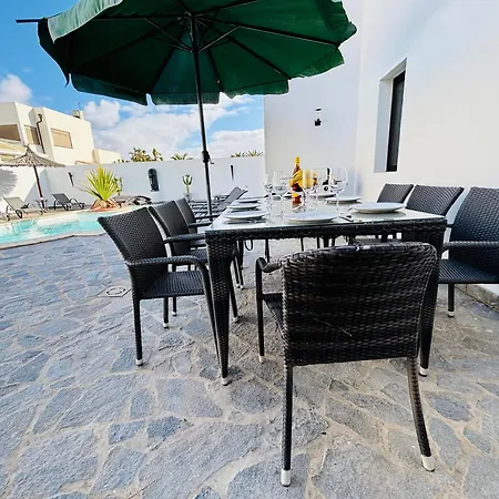 Villa Waikiki, Private Pool, Beaches & Nightlife Corralejo