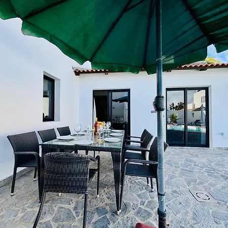 Vila 4-br, Sea-view Villa, Private Pool And Bbq, In Downtown! Corralejo