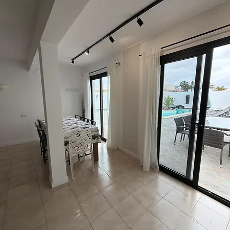 4-br, Sea-view Villa, Private Pool And Bbq, In Downtown! Vila Corralejo
