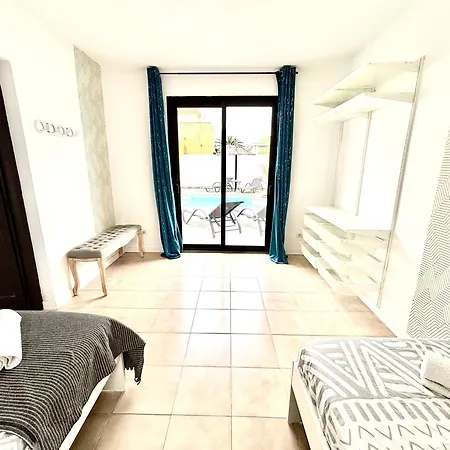 Vila 4-br, Sea-view Villa, Private Pool And Bbq, In Downtown! *