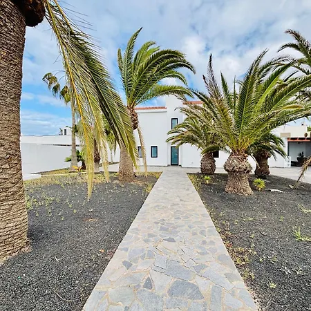 4-br, Sea-view Villa, Private Pool And Bbq, In Downtown! Vila Corralejo