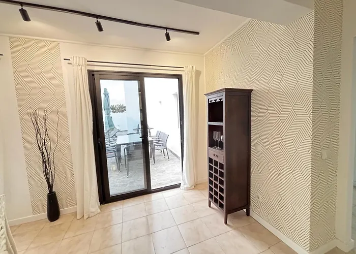 Waikiki, Private Pool, Beaches & Nightlife Villa Corralejo