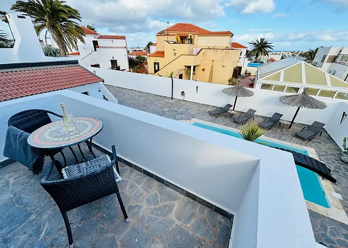 Waikiki, Private Pool, Beaches & Nightlife Villa Corralejo